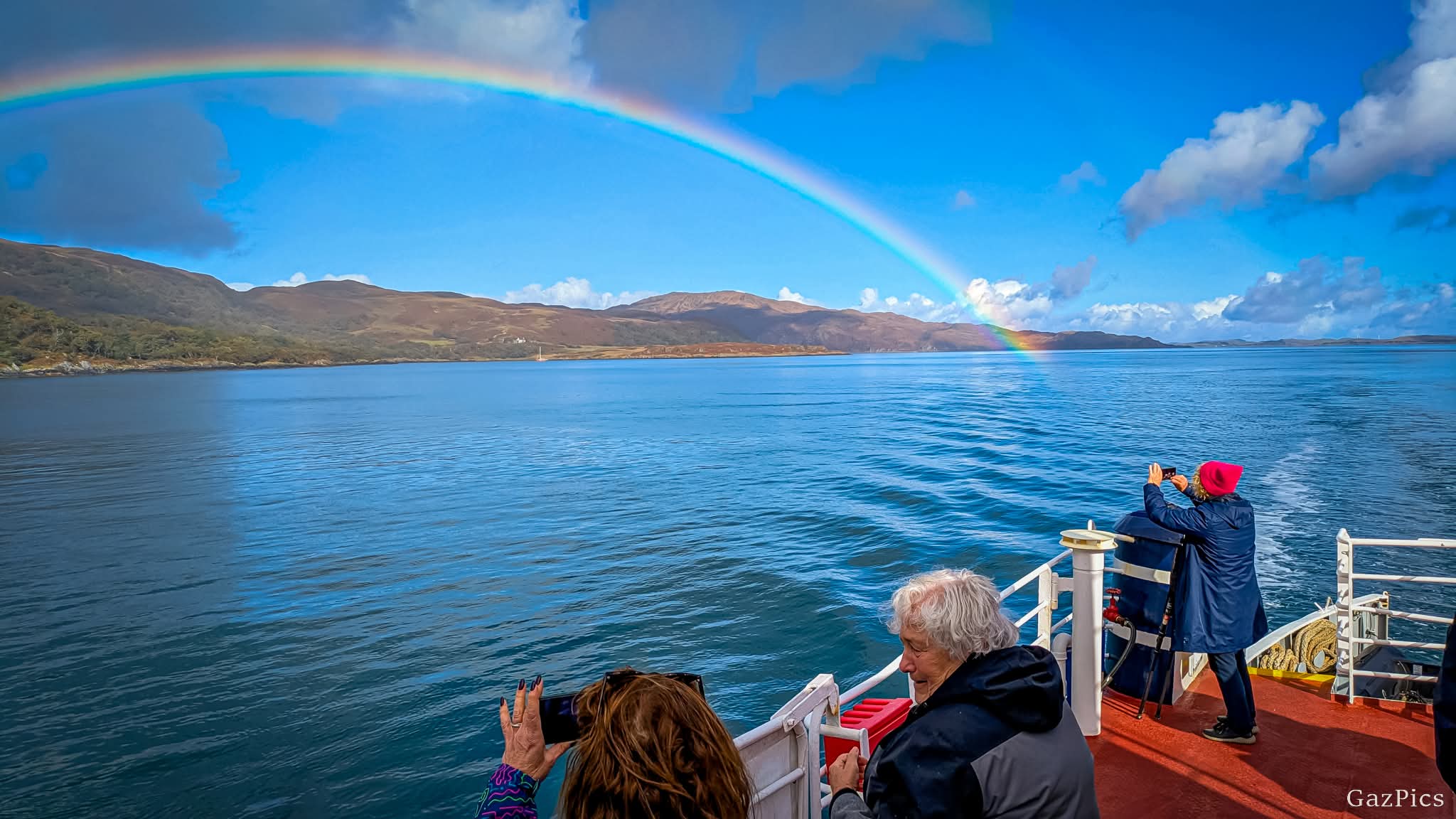 Image: Look my camera shoots Rainbows !!
